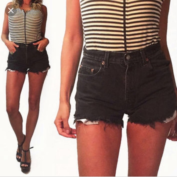 black ripped levi shorts